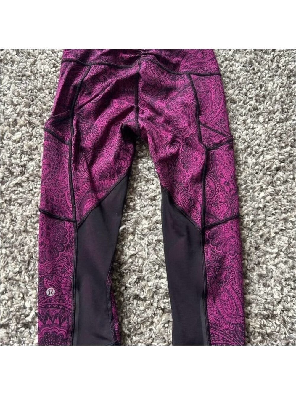 Lululemon Purple Patterned cropped Leggings - size 4